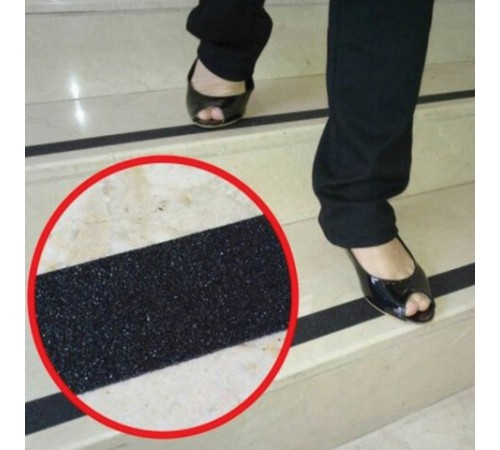 Клейкая ПРОТИВОСКОЛЬЗЯЩАЯ зернистая лента 50 мм х 20 м, ЧЕРНАЯ, основа ПВХ, BRAUBERG, 606774