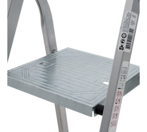 Стремянка алюминиевая 5 ступеней, высота площадки 1,04м, дуга безопасности 0,6м, площадка 26х26см, до 150кг, вес 4кг, НОВАЯ ВЫСОТА, 1110105