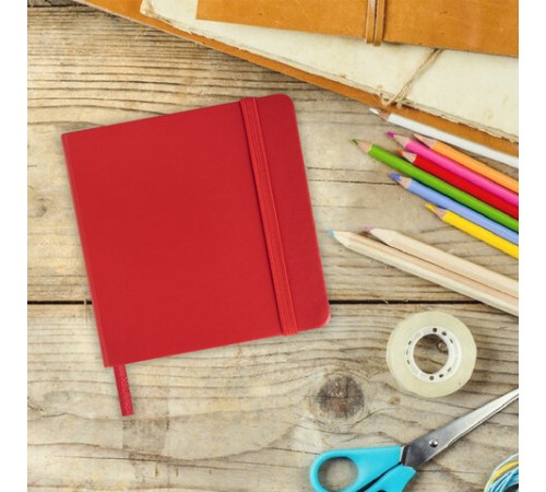Скетчбук, слоновая кость 140 г/м2 120х120 мм, 80 л., КОЖЗАМ, резинка, BRAUBERG ART CLASSIC, красный, 113190