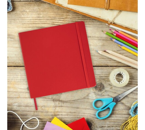 Скетчбук, слоновая кость 140 г/м2 200х200 мм, 80 л., КОЖЗАМ, резинка, BRAUBERG ART CLASSIC, красный, 113195