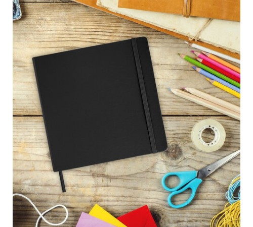 Скетчбук, слоновая кость 140 г/м2 200х200 мм, 80 л., КОЖЗАМ, резинка, BRAUBERG ART CLASSIC, черный, 113196