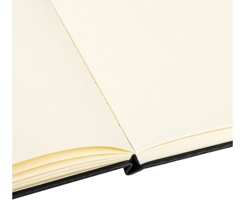 Скетчбук, слоновая кость 140 г/м2 200х200 мм, 80 л., КОЖЗАМ, резинка, BRAUBERG ART CLASSIC, черный, 113196
