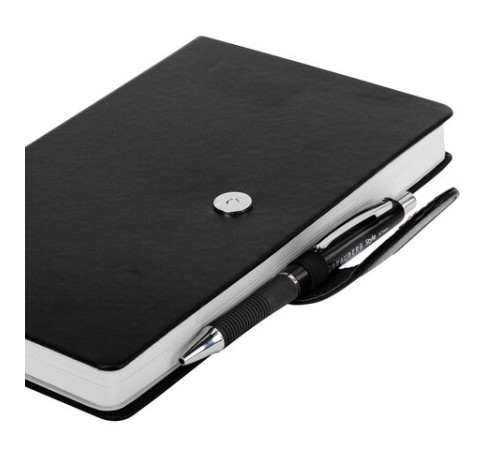 Скетчбук, белая бумага 140 г/м2 130х210 мм, 80 л., КОЖЗАМ, застежка, BRAUBERG ART CLASSIC, черный, 116461