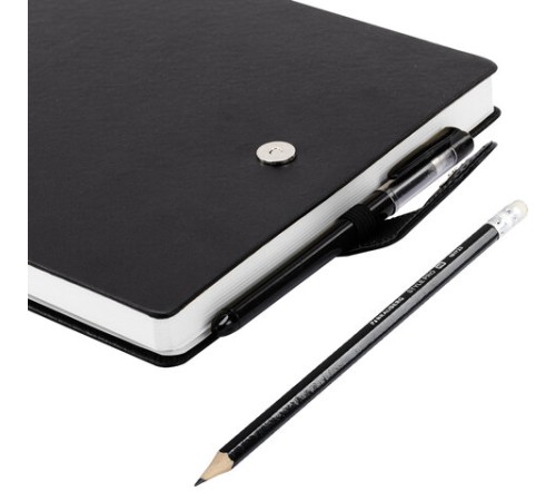 Скетчбук, белая бумага 140 г/м2 200х200 мм, 80 л., КОЖЗАМ, застежка, BRAUBERG ART CLASSIC, черный, 116463