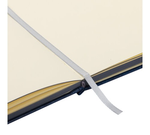 Скетчбук, слоновая кость 140 г/м2 130х210 мм, 80 л., КОЖЗАМ, застежка металл, BRAUBERG ART CLASSIC, 