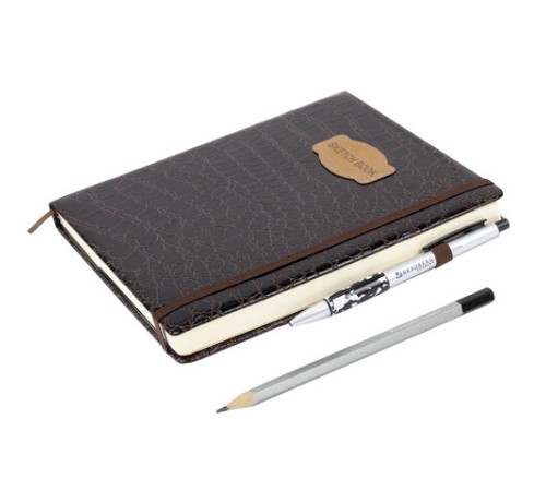 Скетчбук, слоновая кость 140 г/м2, 200х200 мм, 80 л., КОЖЗАМ, резинка, BRAUBERG ART CLASSIC, CROCO, коричневый, 116473