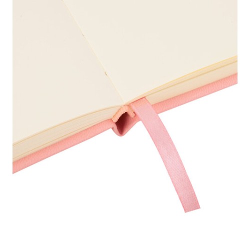 Скетчбук, слоновая кость 140 г/м2 200х200 мм, 80 л., КОЖЗАМ, резинка, BRAUBERG ART CLASSIC, пастель розовый, 116880