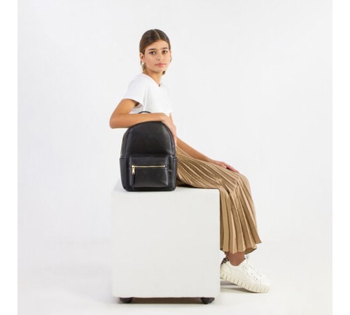 Рюкзак из экокожи BRAUBERG PODIUM женский, с отделением для планшета, черный, 34x25x13 см, 270817