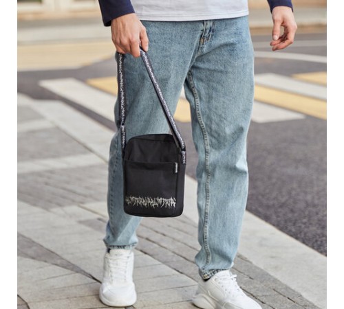 Сумка на плечо BRAUBERG COMPACT с карманом, черная с принтом, 23х17х5 см, 271686