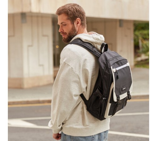 Рюкзак BRAUBERG FUSION универсальный, USB-порт, черный с белыми вставками, 45х31х15 см, 271657