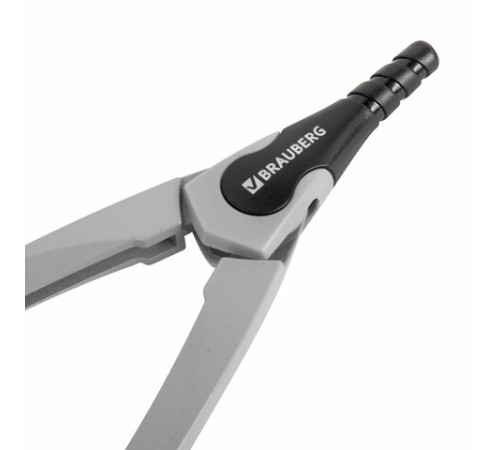 Готовальня BRAUBERG ULTRA, 4 предмета: циркуль 135 мм, запасные грифели, насадка, графитовый цвет, 210821 Готовальня BRAUBERG ULTRA, 4 предмета: циркуль 135 мм, запасные грифели, насадка, графитовый цвет, 210821
