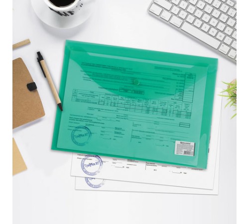 Папка-конверт с кнопкой BRAUBERG, А4, до 100 листов, прозрачная, зеленая, 0,15 мм, 221635