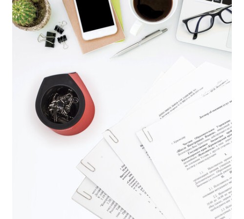 Скрепочница магнитная ОФИСМАГ с 30 скрепками, стильный корпус, красно-черная, 225192