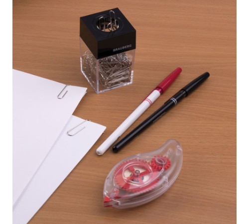 Скрепочница магнитная BRAUBERG со 100 никелированными скрепками 28 мм, прозрачный корпус, 228400