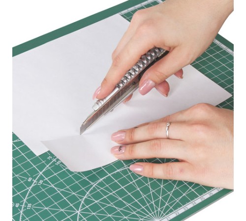 Коврик (мат) для резки BRAUBERG, 3-слойный, А2 (600х450 мм), двусторонний, толщина 3 мм, зеленый, 236903