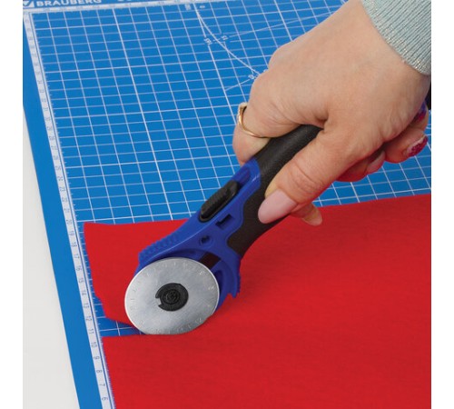 Нож раскройный роликовый 45 мм BRAUBERG, круглое лезвие, резиновые вставки, 237162