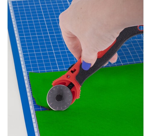 Нож раскройный роликовый 28 мм BRAUBERG, круглое лезвие, резиновые вставки, 238089