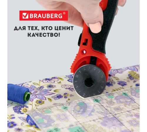 Нож раскройный роликовый 28 мм BRAUBERG, круглое лезвие, резиновые вставки, 238089
